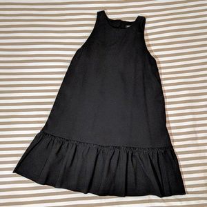 Banana Republic Ruffle Hem Dress with POCKETS!